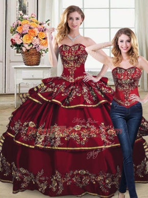 Sleeveless Embroidery and Ruffled Layers Lace Up Ball Gown Prom Dress with Wine Red