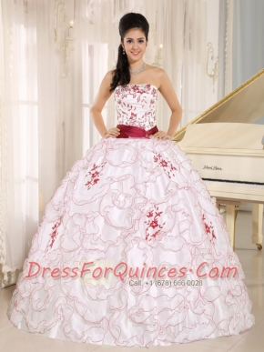 Sweet 16 Sweet-heart White Organza Quinceanera  Dress With Embroidery Decorate For Miss World